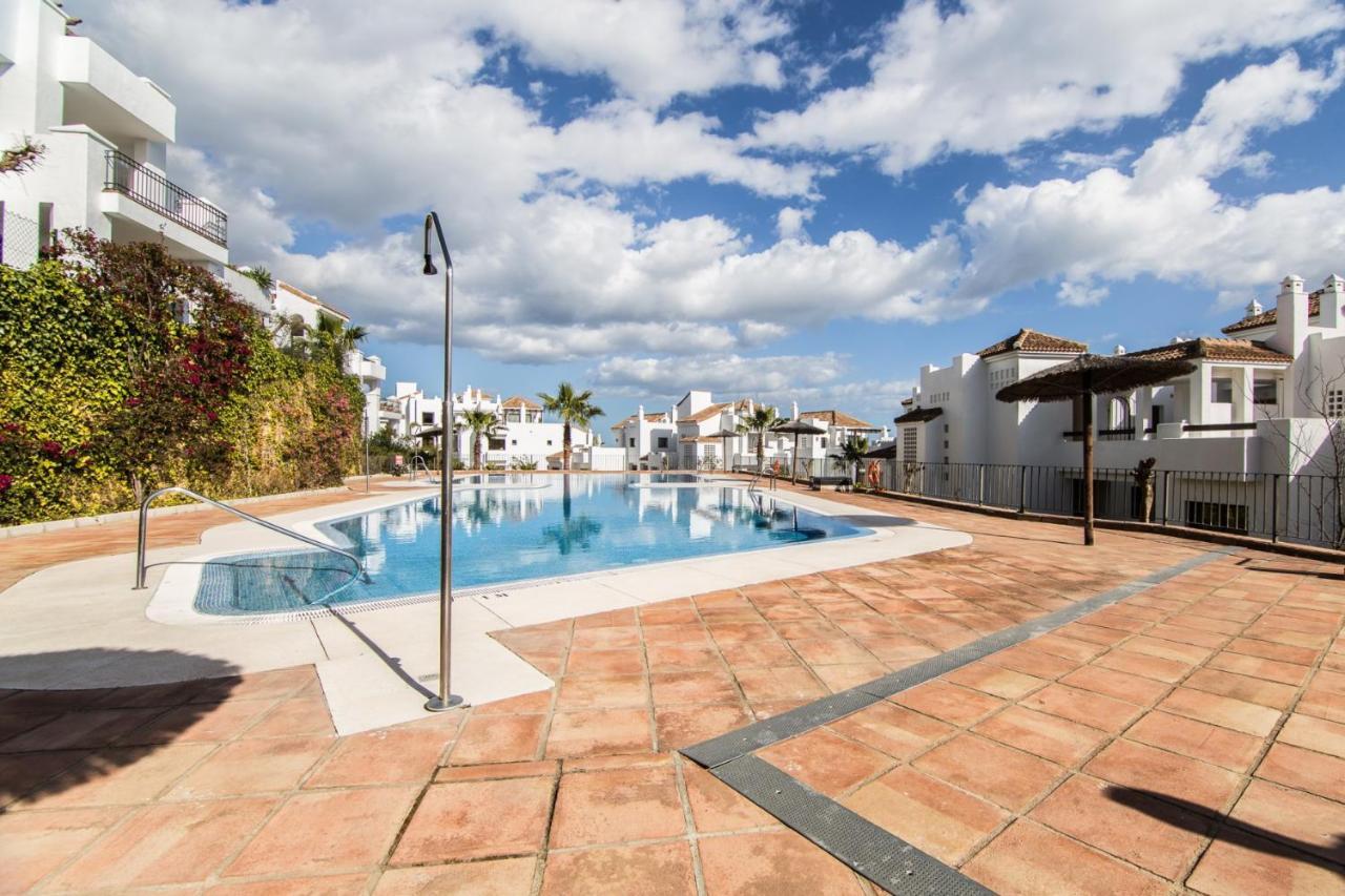 2149-Amazing groundfloor 3 bedrooms on golf, pools Alcaidesa Buitenkant foto