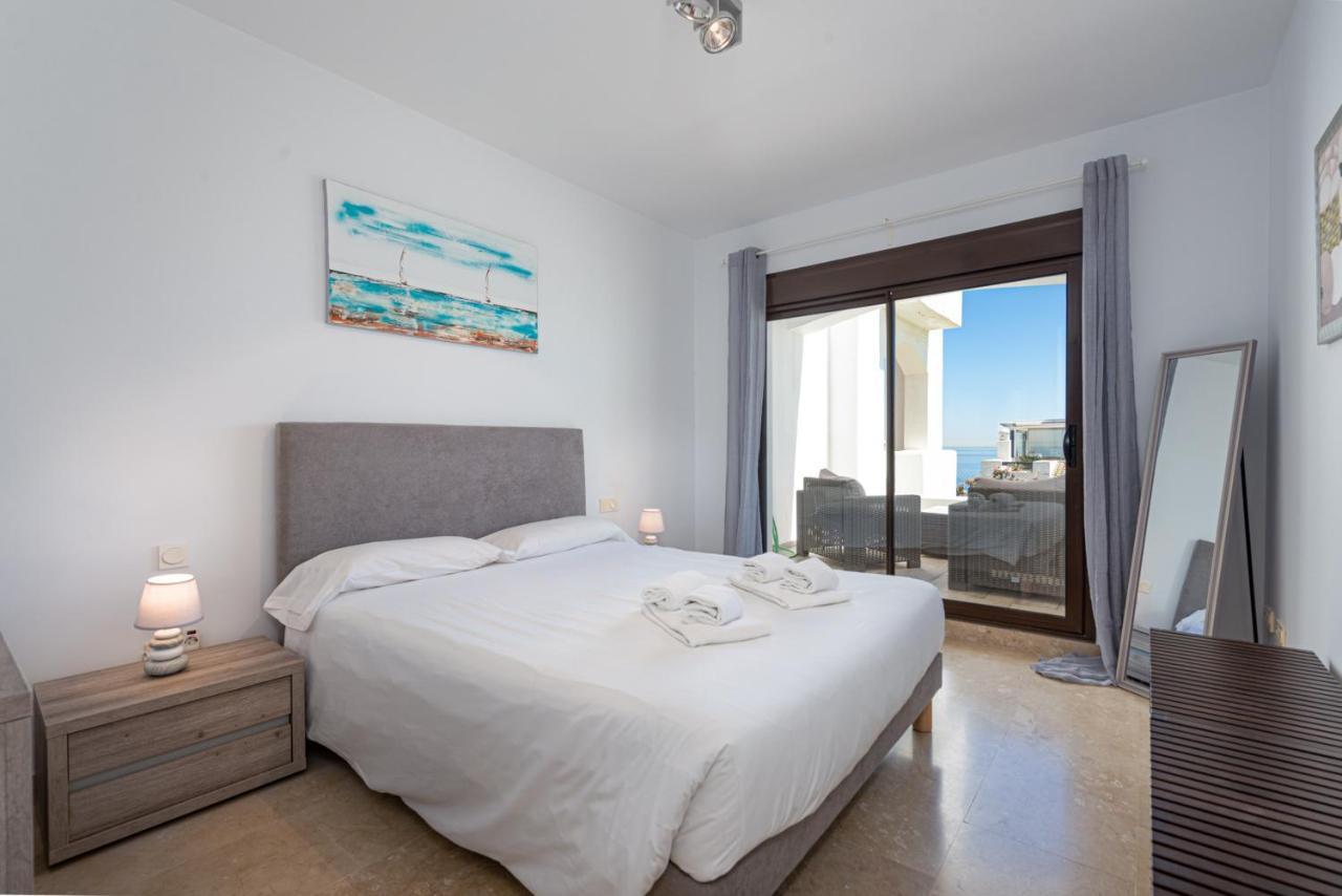 2149-Amazing groundfloor 3 bedrooms on golf, pools Alcaidesa Buitenkant foto