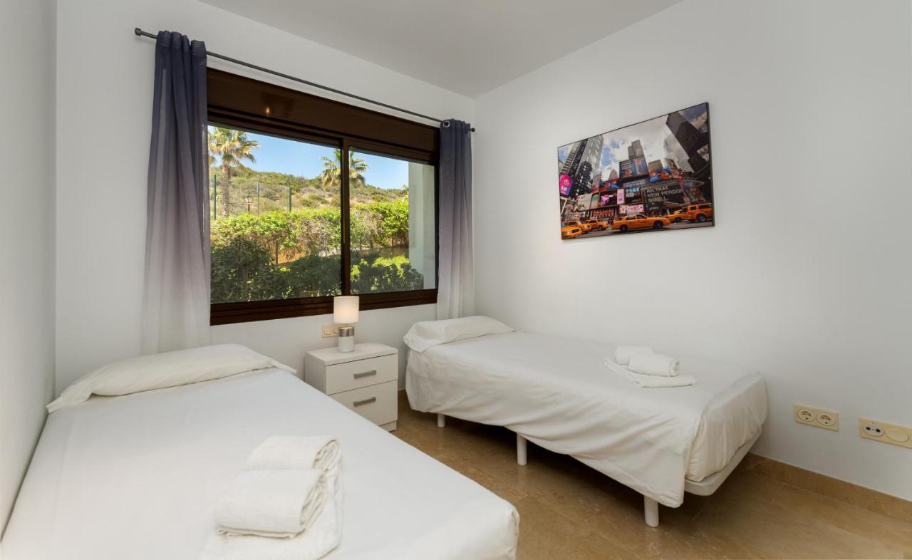 2149-Amazing groundfloor 3 bedrooms on golf, pools Alcaidesa Buitenkant foto
